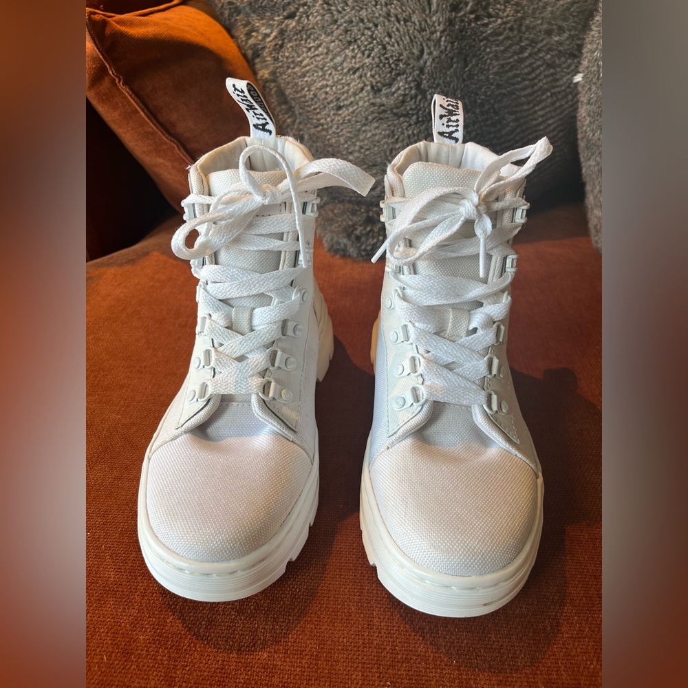 White Doctor Martins COMBS WOMEN'S POLY CASUAL BOOTS size 7